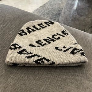 Balenciaga logo winter hat GRAY great condition